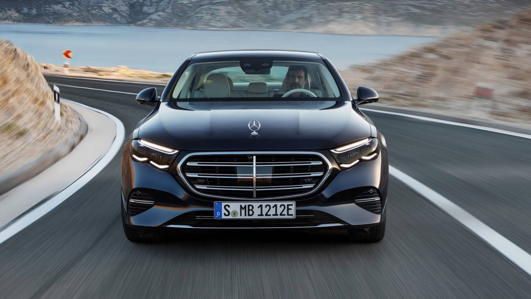 2023 Mercedes-Benz klasa E W214 przedni grill klasyczny