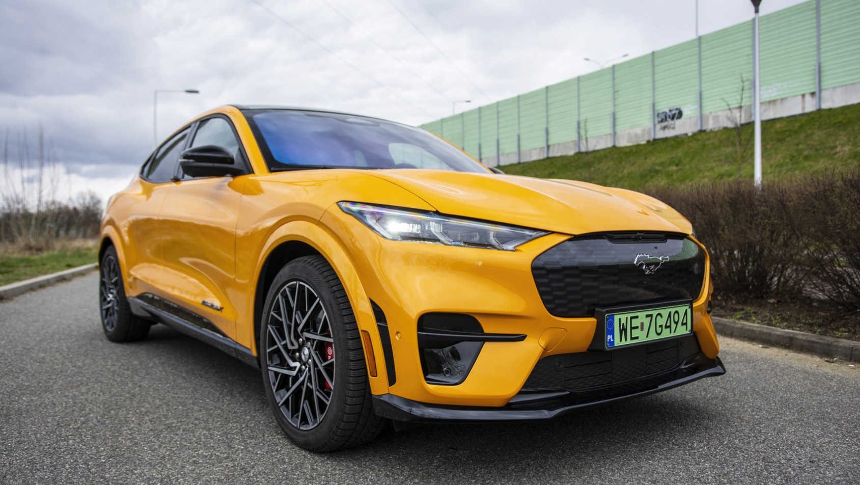 Ford Mustang Mach-E GT prawy przód