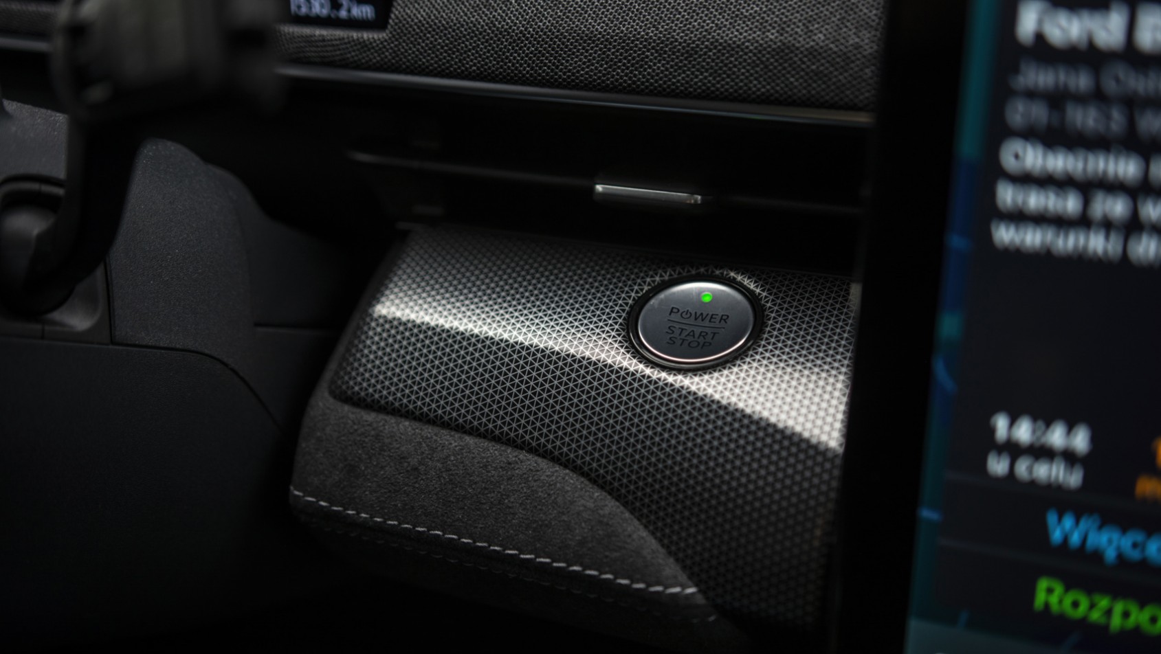 Ford Mustang Mach-E GT przycisk