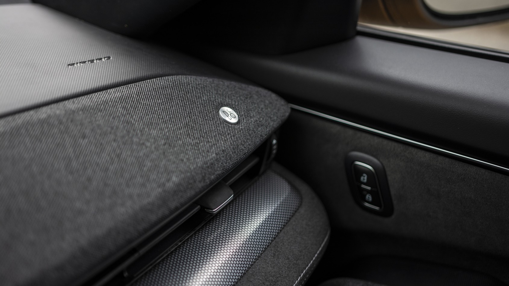 Ford Mustang Mach-E GT detal kokpitu