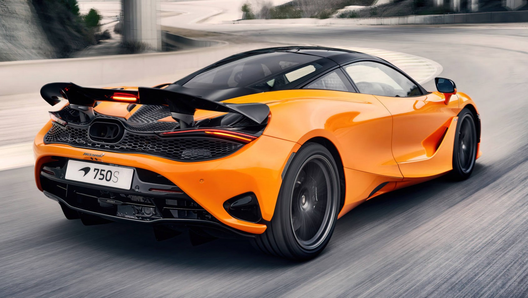 McLaren 750S McLaren 750S prawy tył dynamiczne