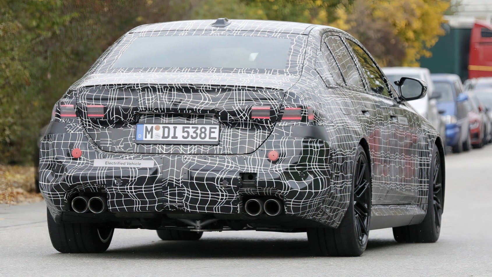 2024 BMW M5 PHEV spyshot tył