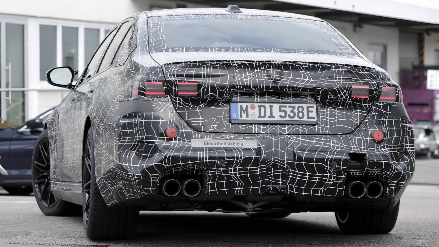 2024 BMW M5 PHEV spyshot wydech