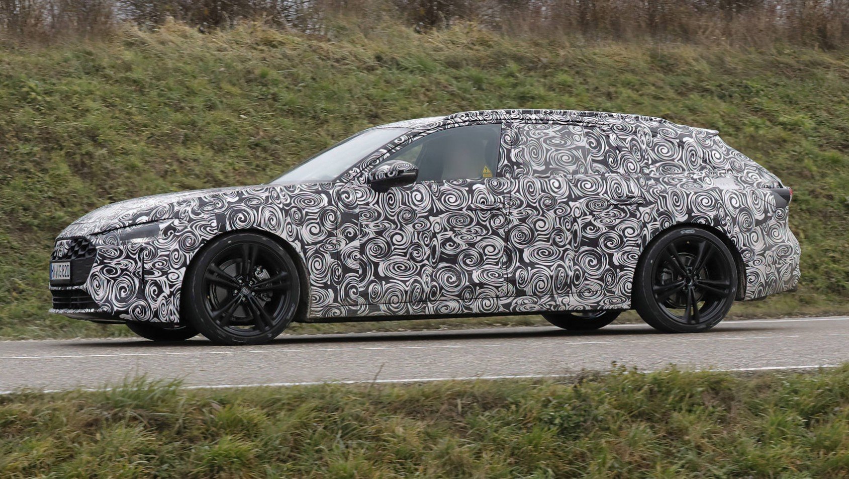 2024 Audi S5 Avant spyshot profil