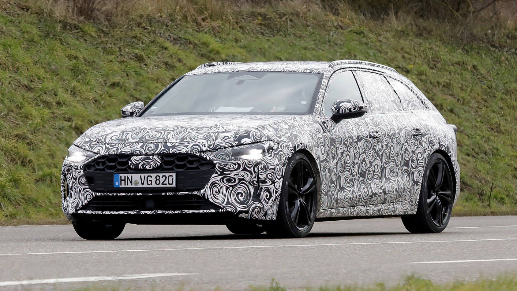 2024 Audi S5 Avant spyshot przód