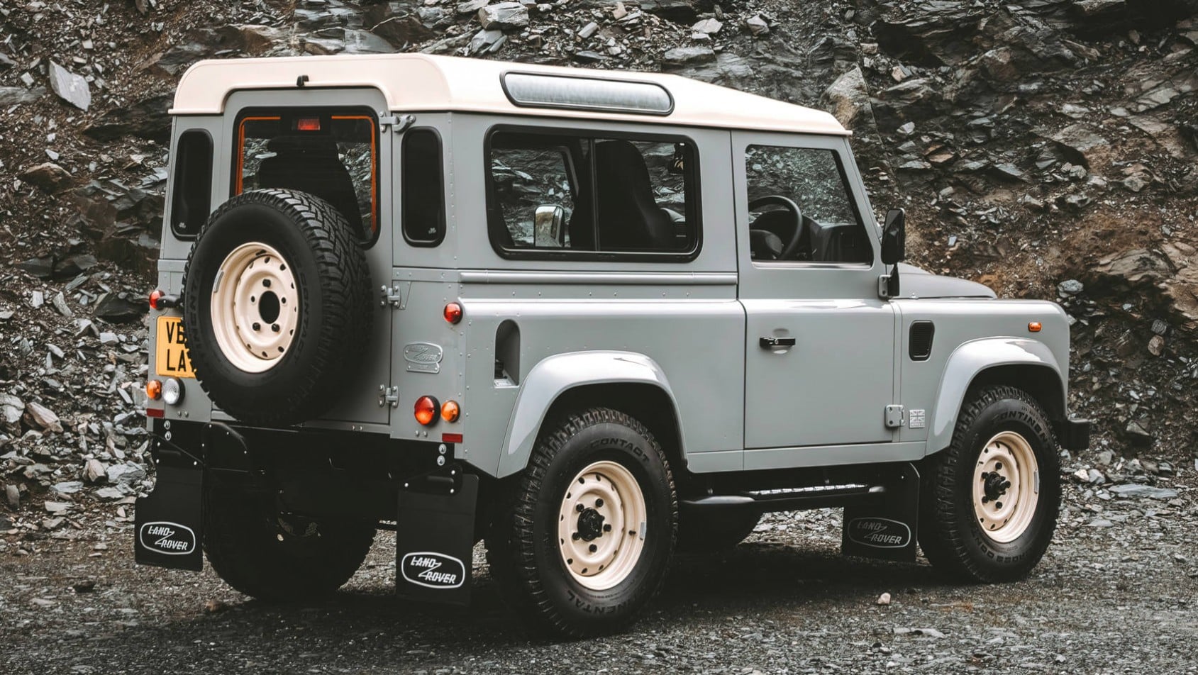 Land Rover Defender Works V8 Islay Edition tył