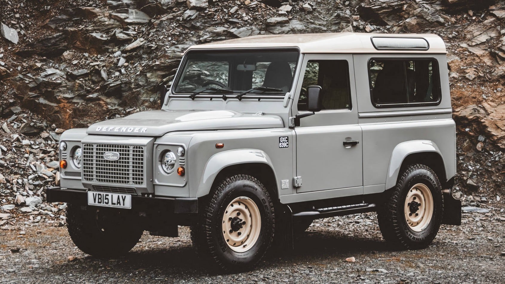 Land Rover Defender Works V8 Islay Edition przód