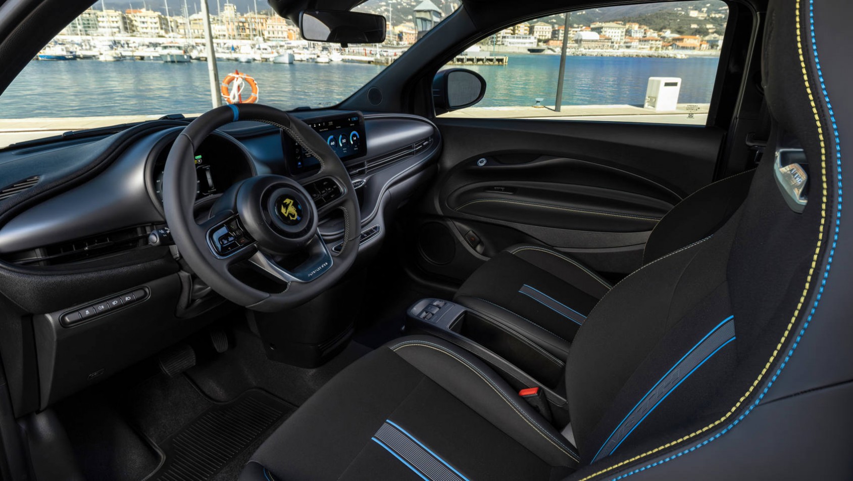 Abarth 500e kokpit