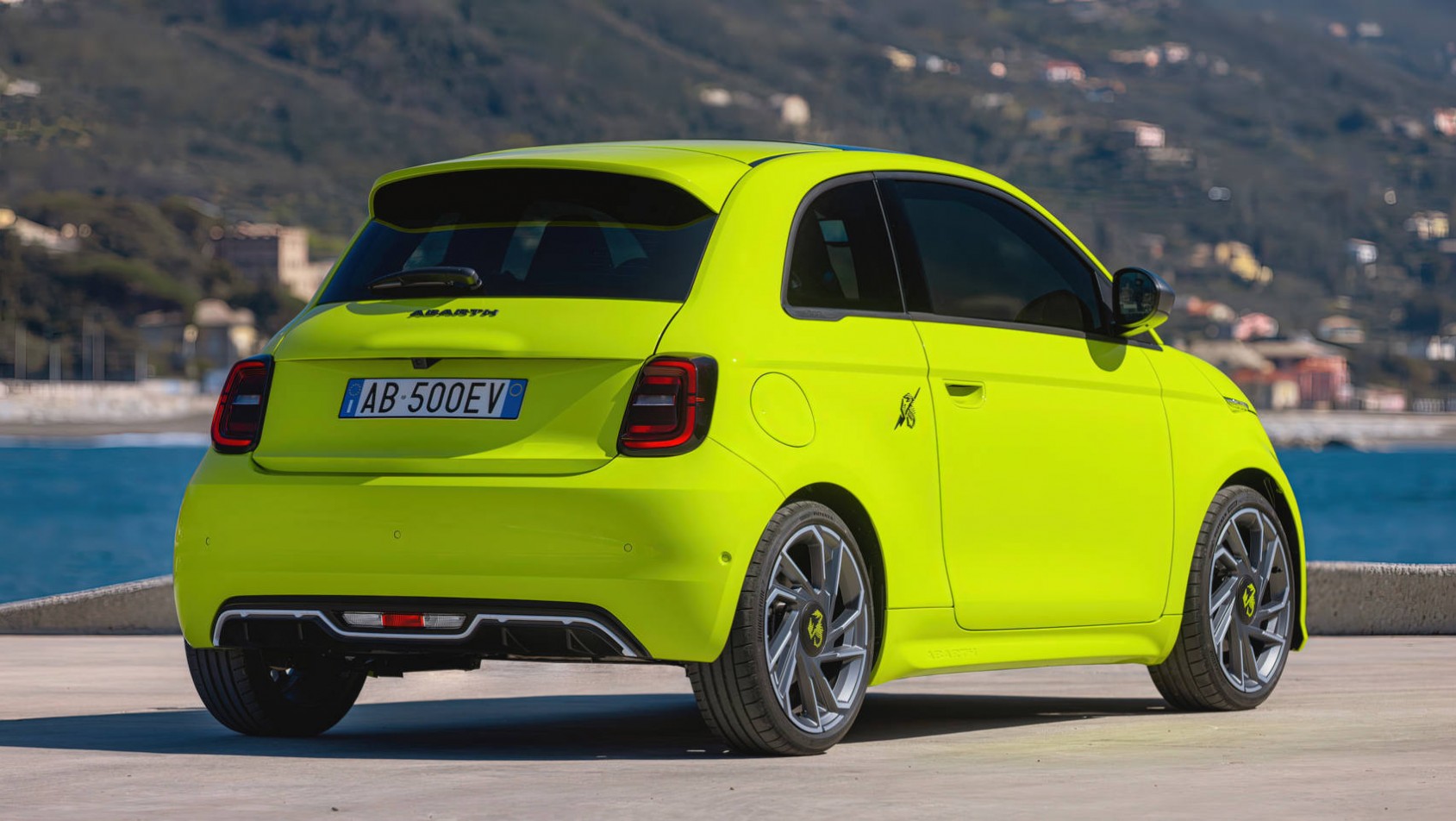 Abarth 500e hatchback tył