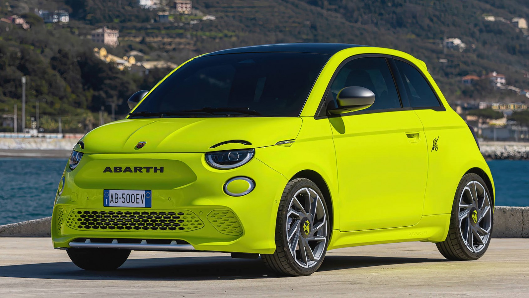 Abarth 500e hatchback przód