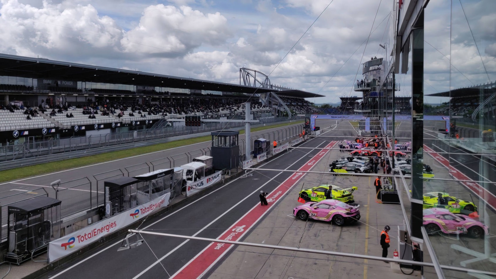 24h of Nürburgring aleja serwisowa