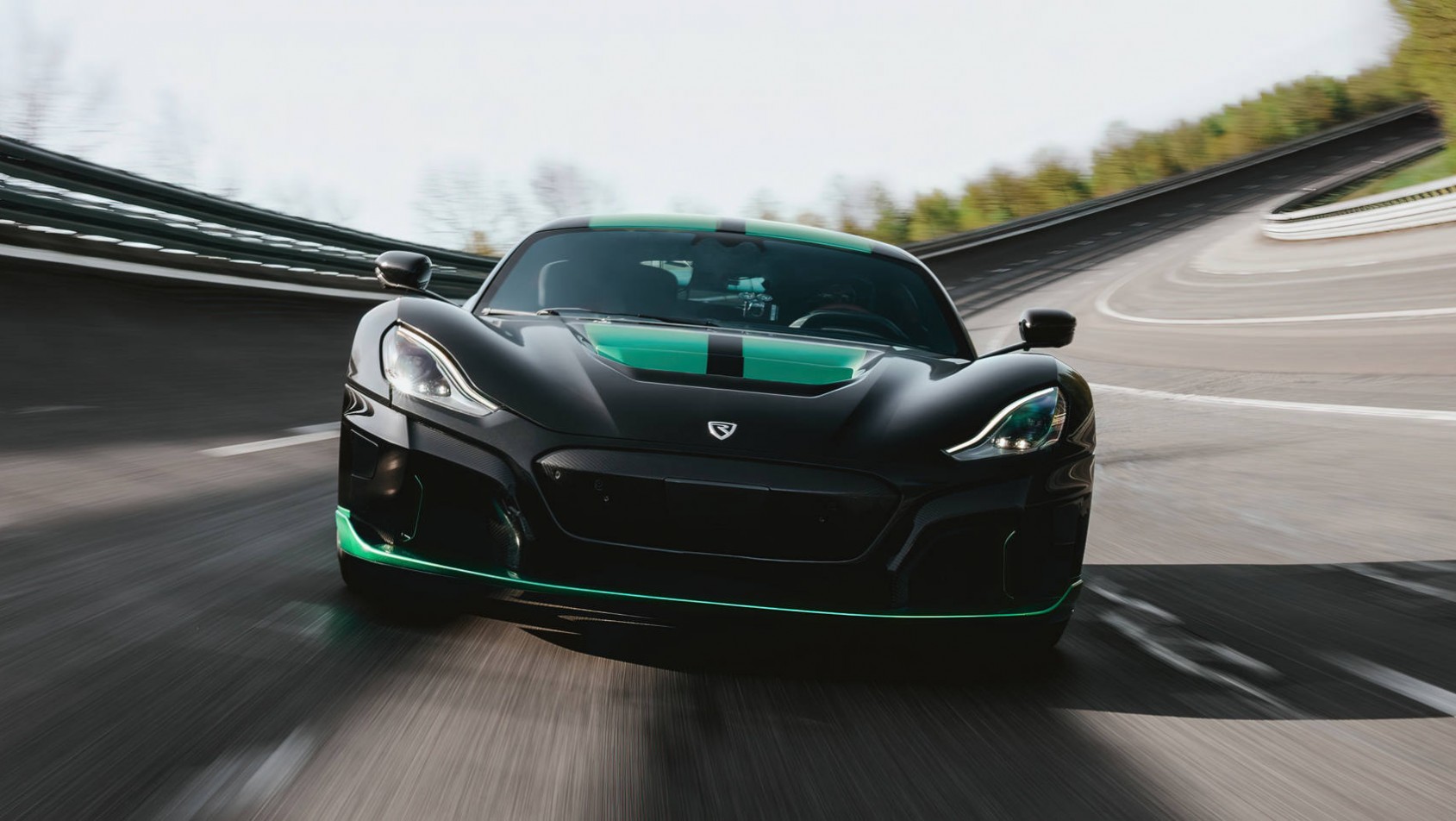 Rimac Nevera rekordy 2023 - przód dynamiczne