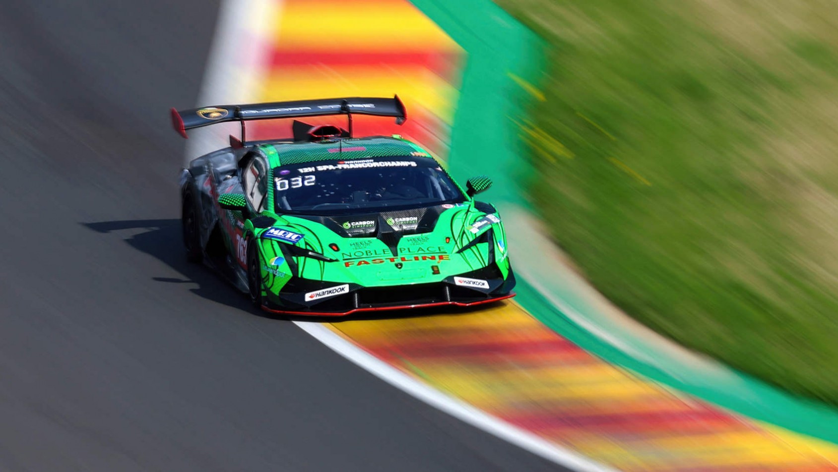 Szybkie zakręty na torze 12h Spa-Francorchamps