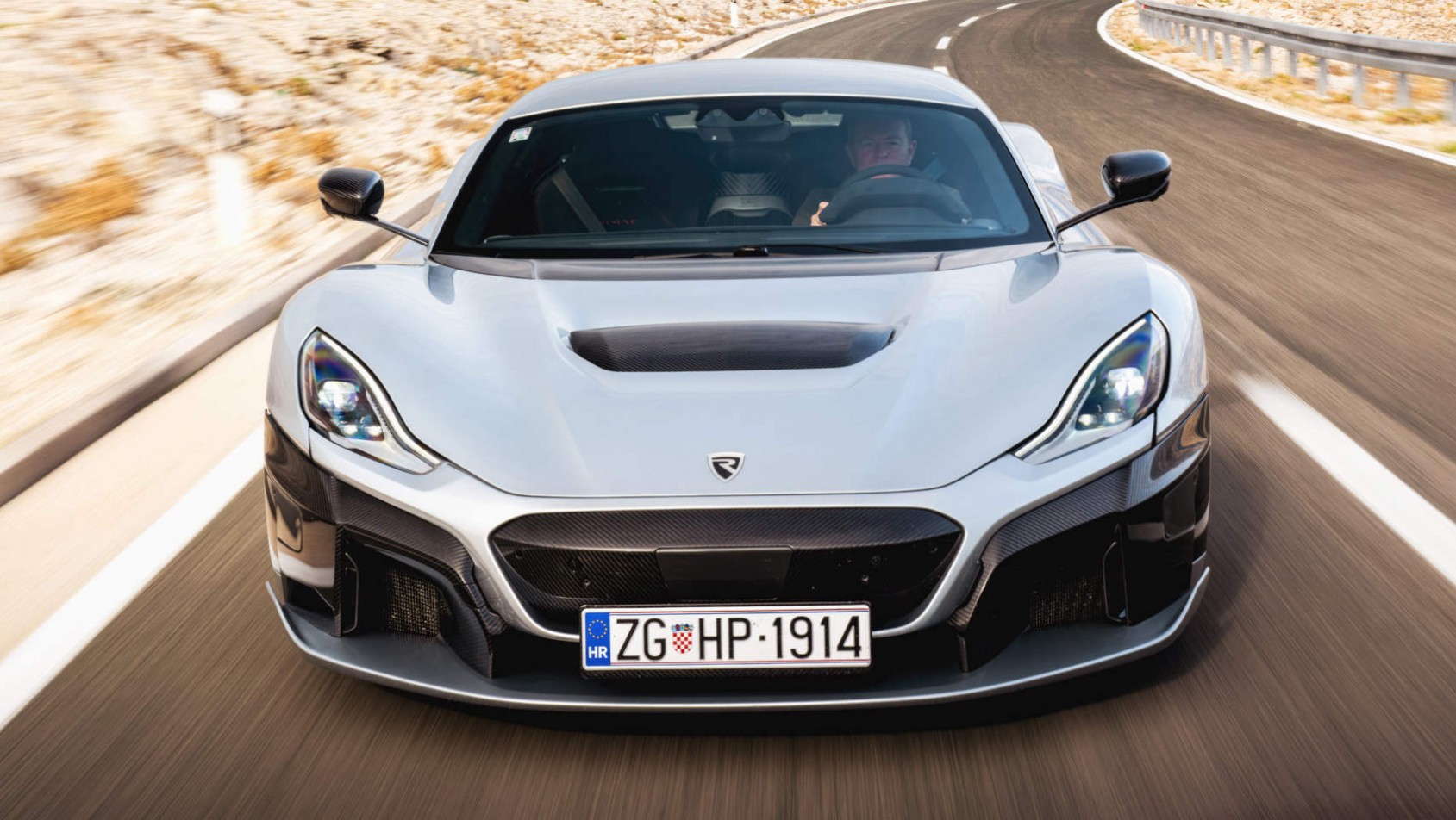 Rimac Nevera - zbliżenie na przód auta