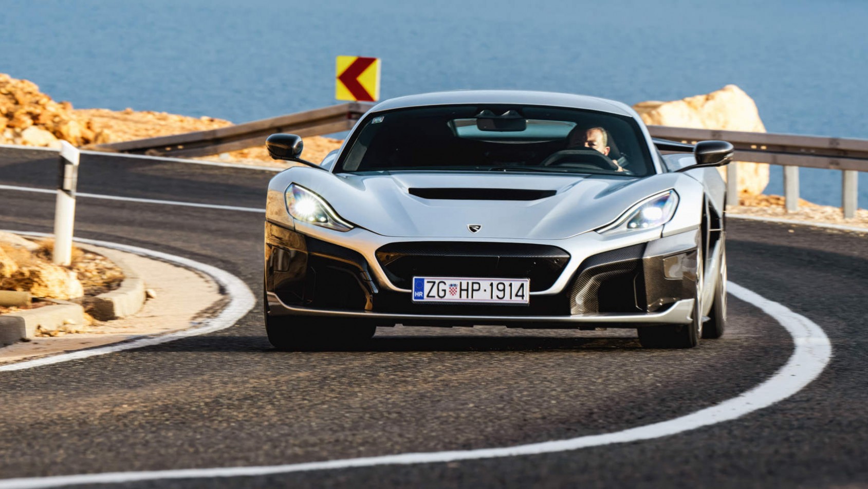 Rimac Nevera podczas pokonywania zakrętu