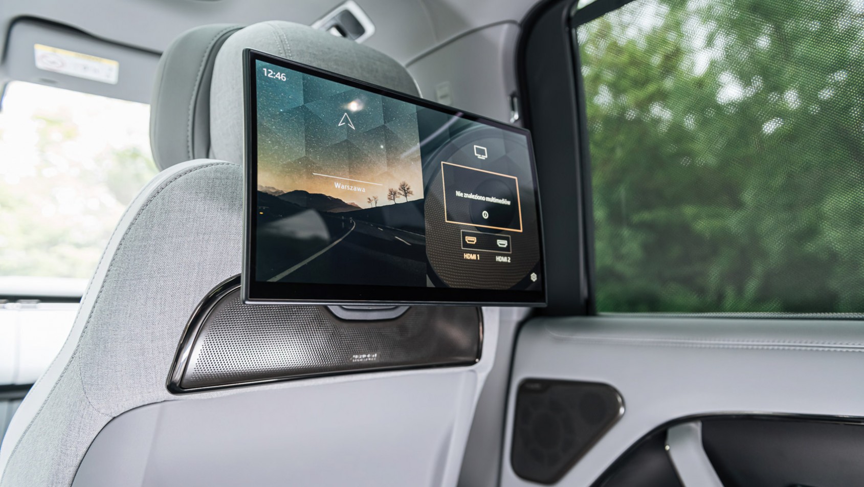 Range Rover SV test ekrany tył