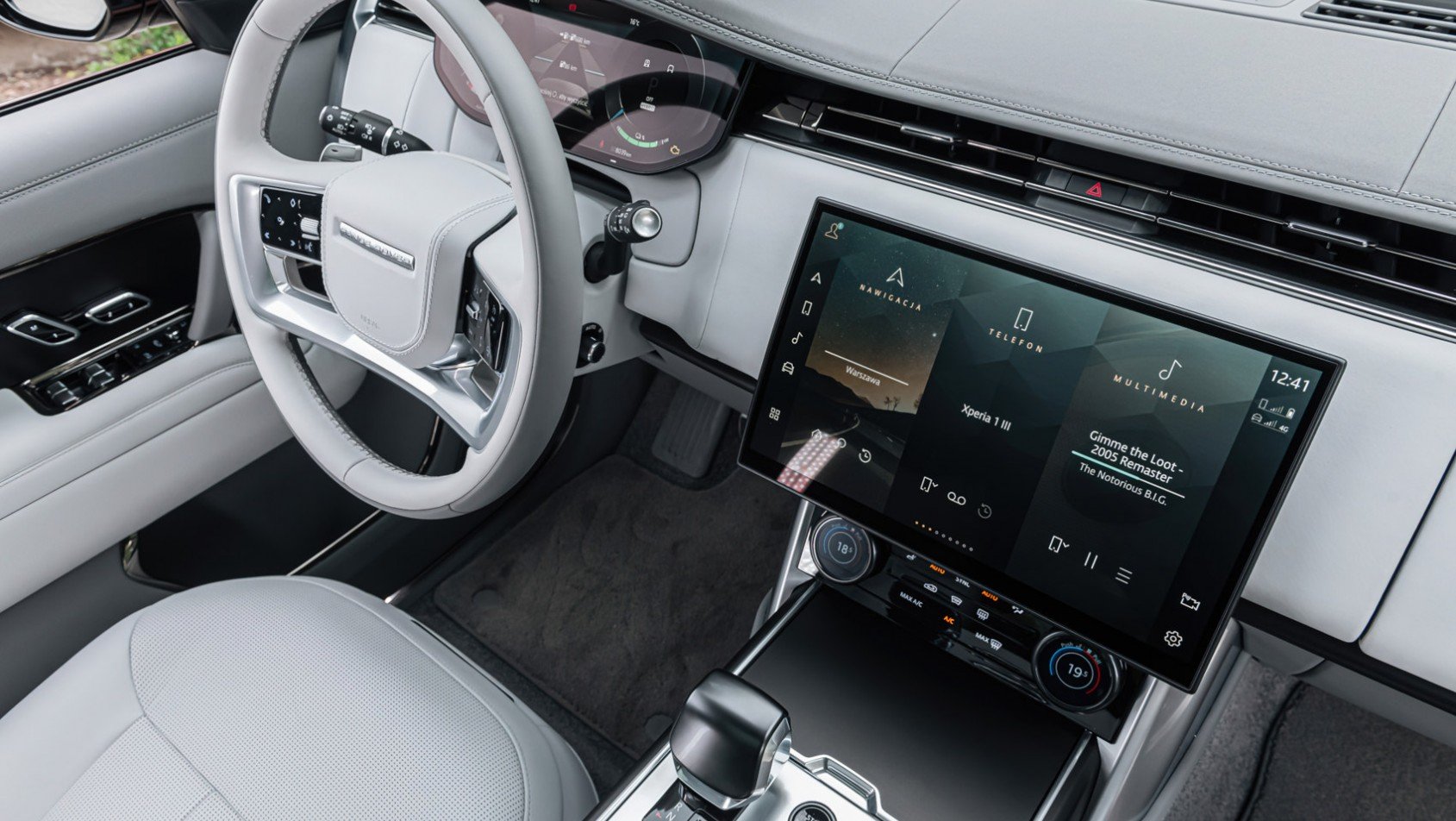 Range Rover SV biały kokpit