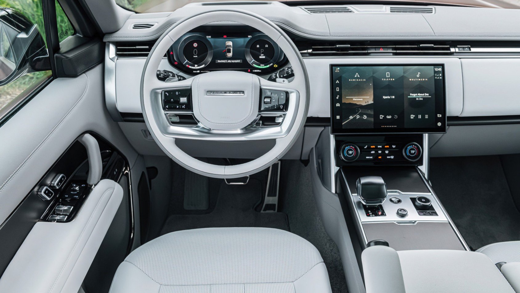 Range Rover SV kokpit jasny biały