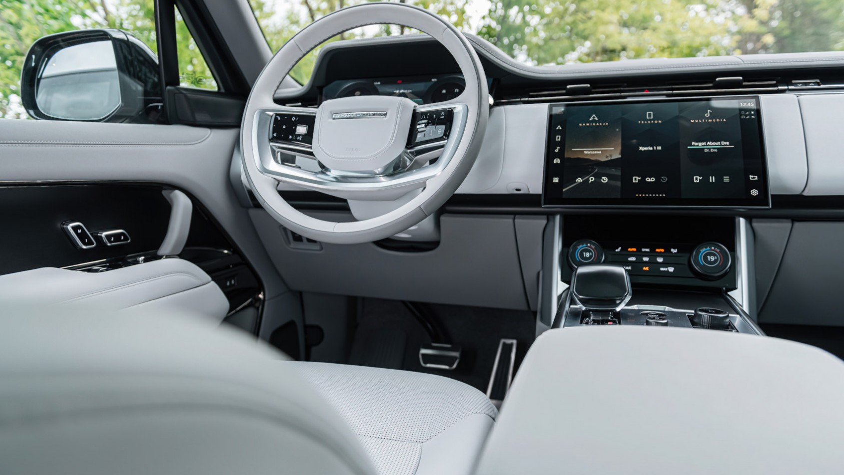 Range Rover SV ekran multimediów