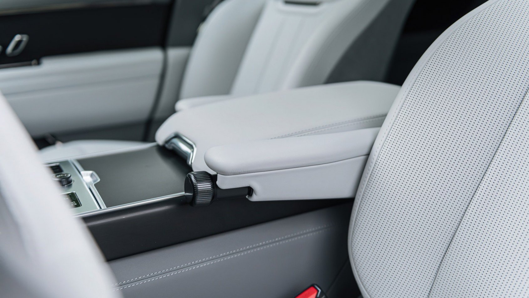 Range Rover SV podłokietnik przód