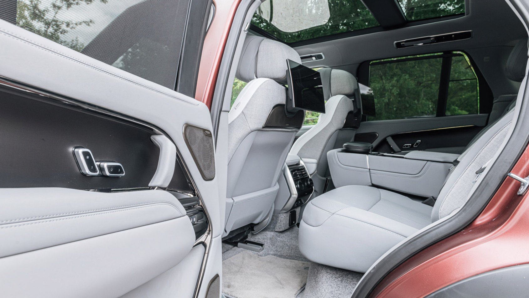 Range Rover SV białe wnętrze