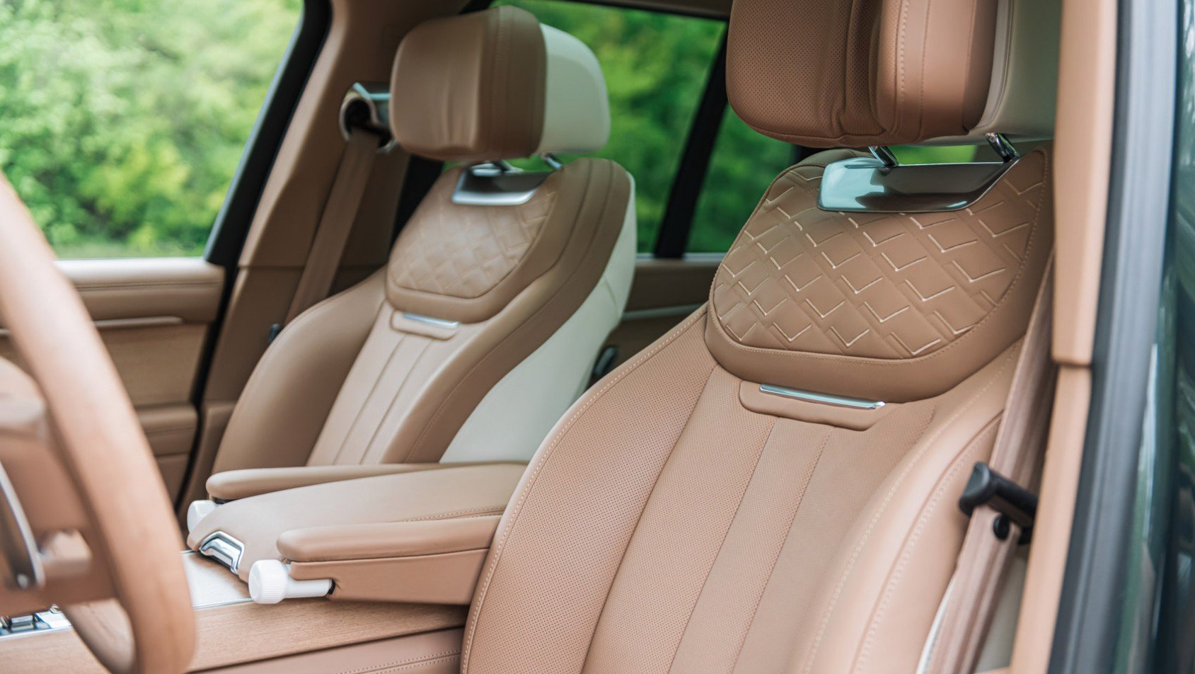 Range Rover SV zagłówki beżowe