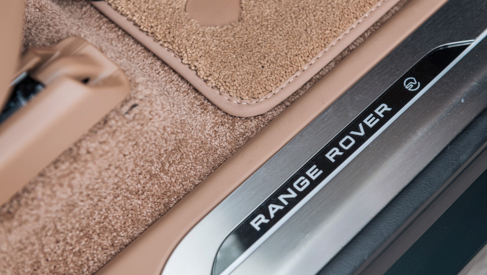 Range Rover SV detal listwa progowa