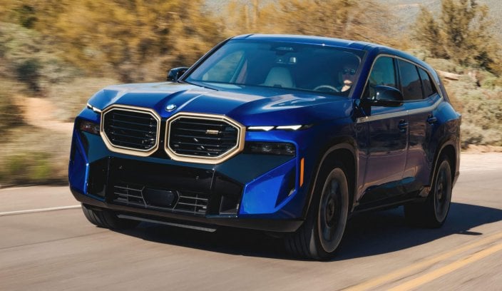 BMW XM 2023 BMW XM 2023 - podczas jazdy