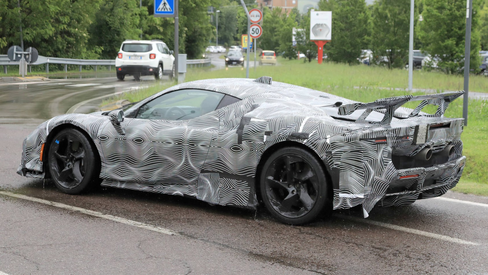 Ferrari SF90 Ferrari SF90 test spyshot spoiler