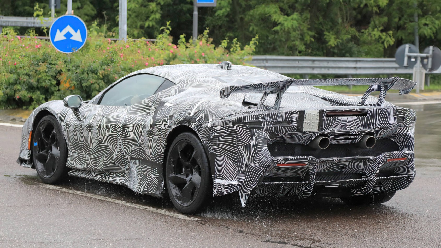Ferrari SF90 Ferrari SF90 test spyshot lewy tył