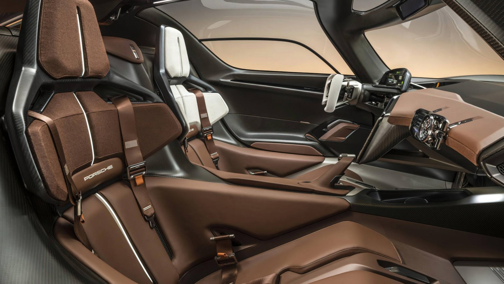 Porsche Mission X wnętrze fotele