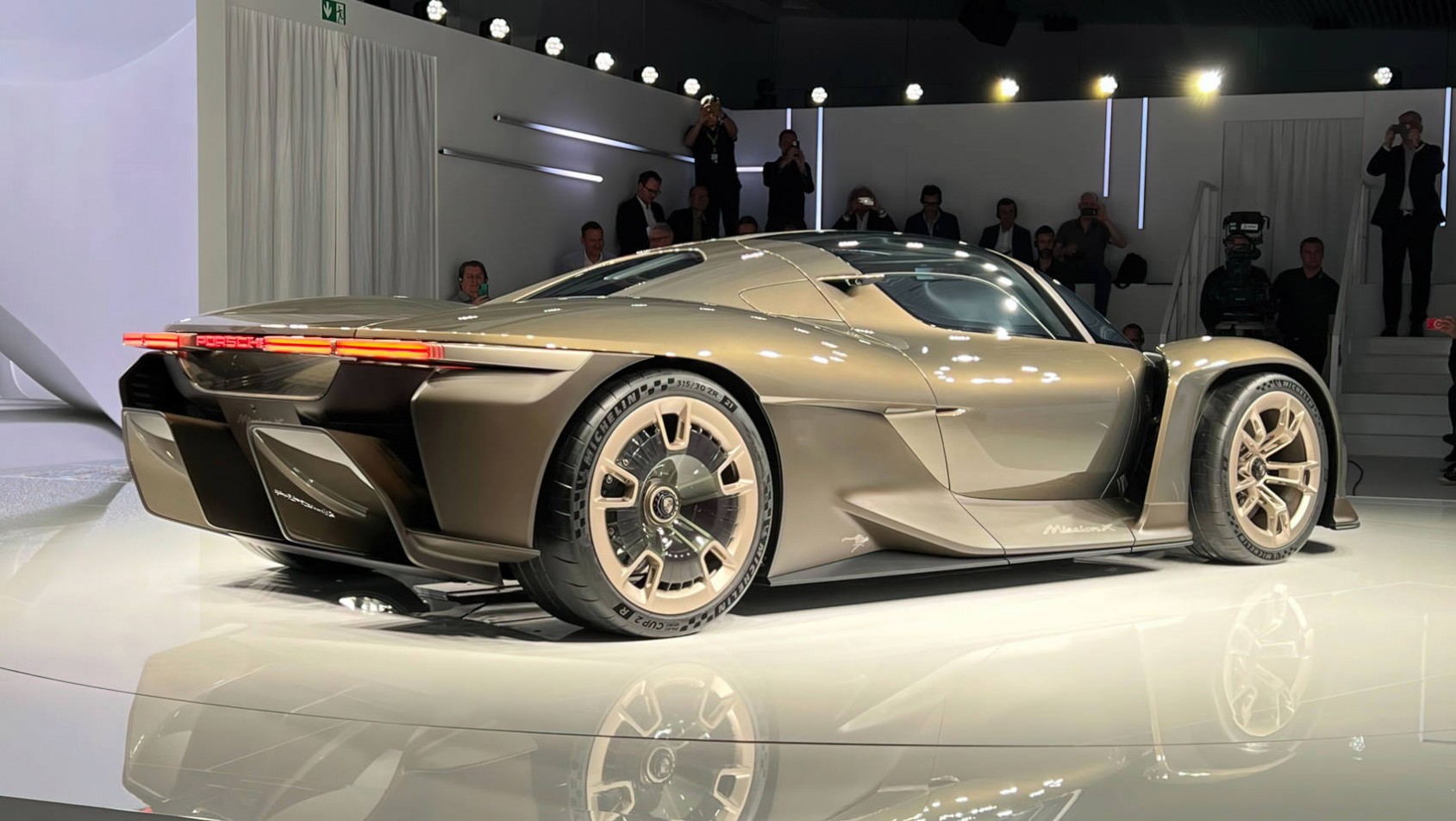 Porsche Mission X prezentacja prawy tył