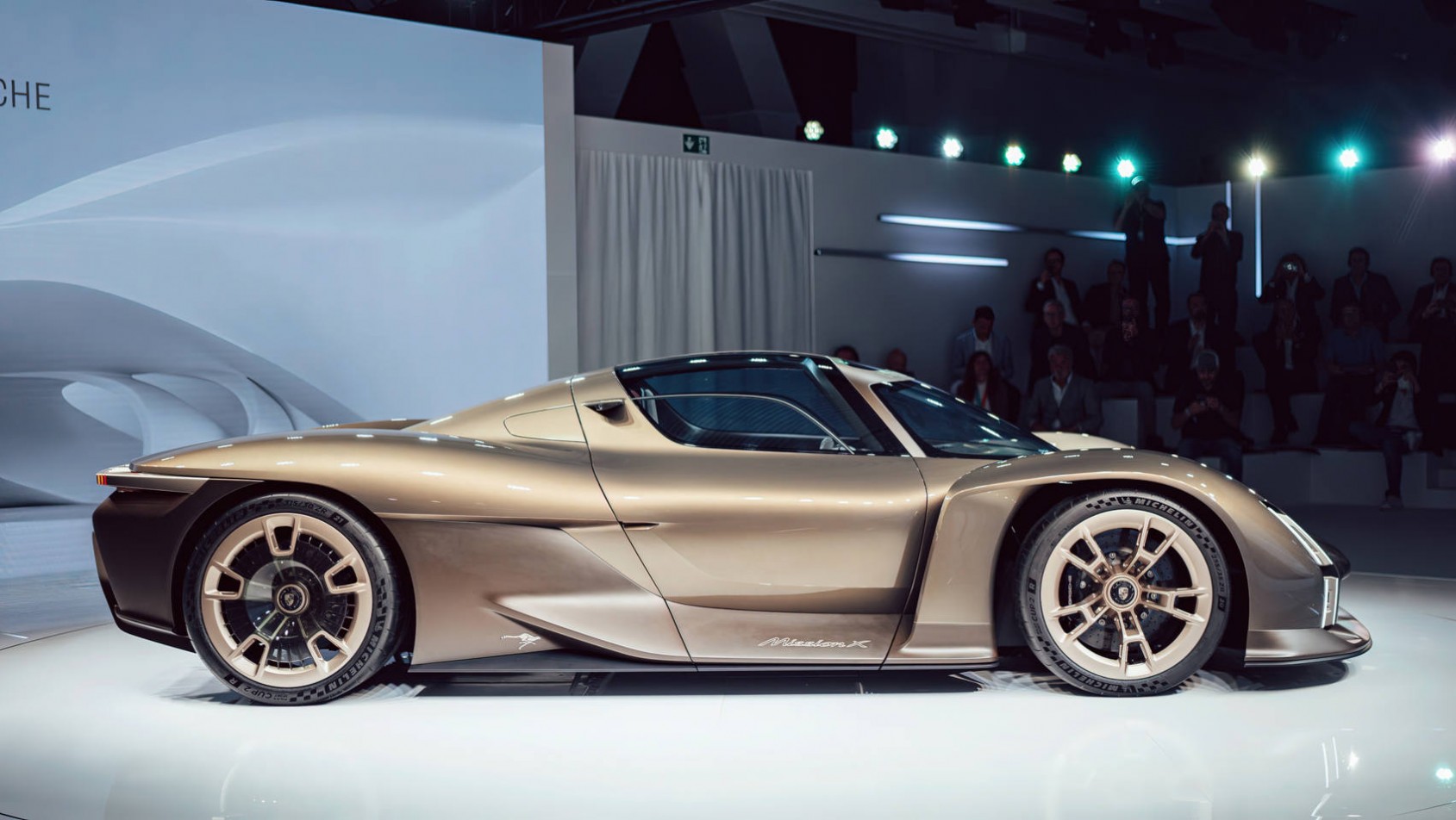 Porsche Mission X prezentacja profil