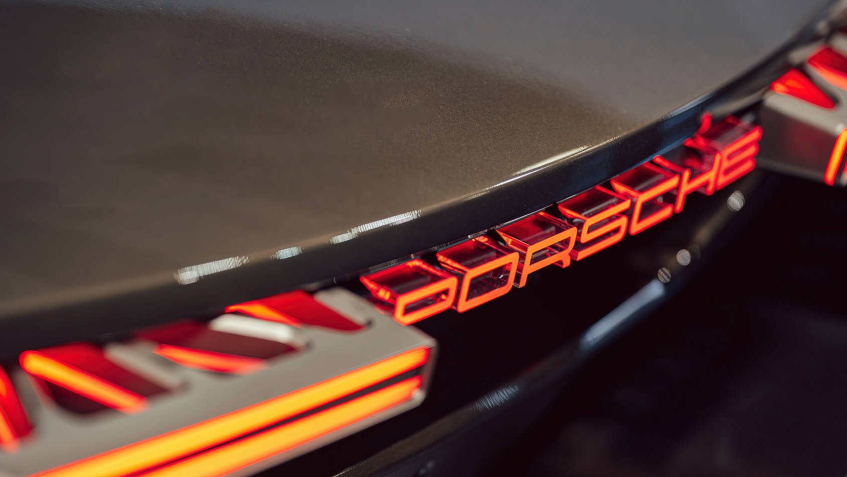 Porsche Mission X detal lamp
