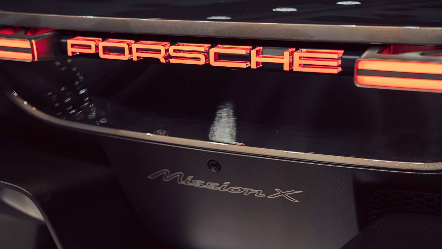 Porsche Mission X logo porsche