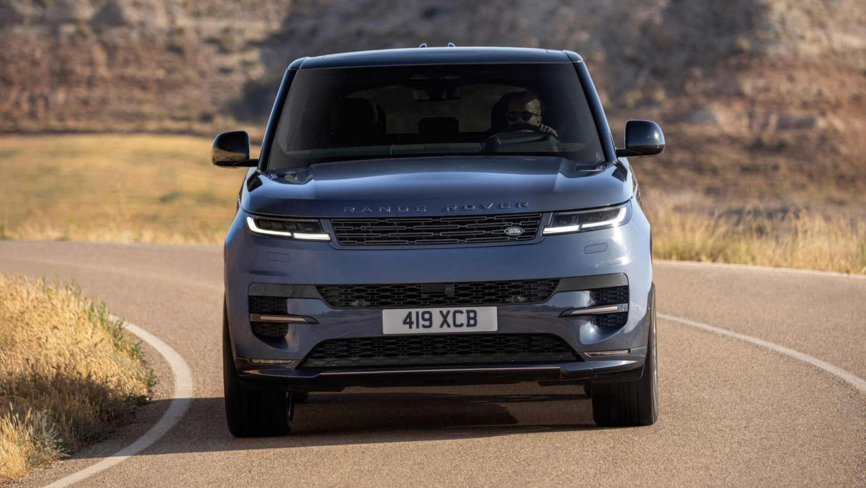 Range Rover Sport P510e front auta