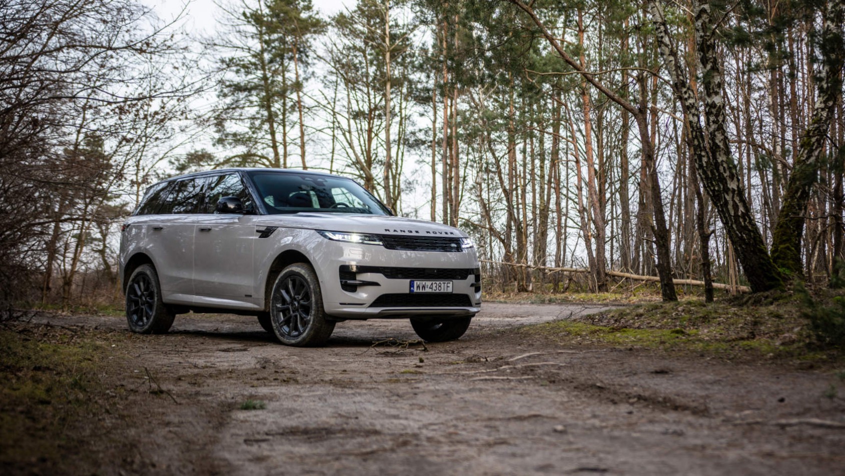 Range Rover Sport P510e - widok z boku
