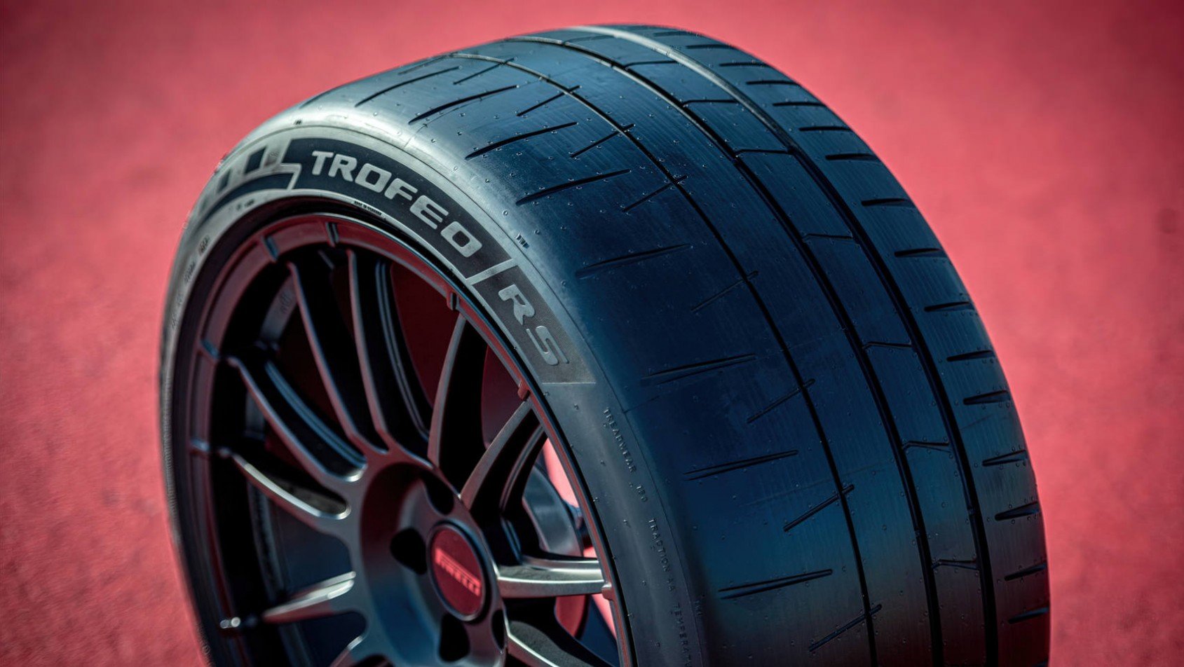 Pirelli P Zero Trofeo RS prezentacja