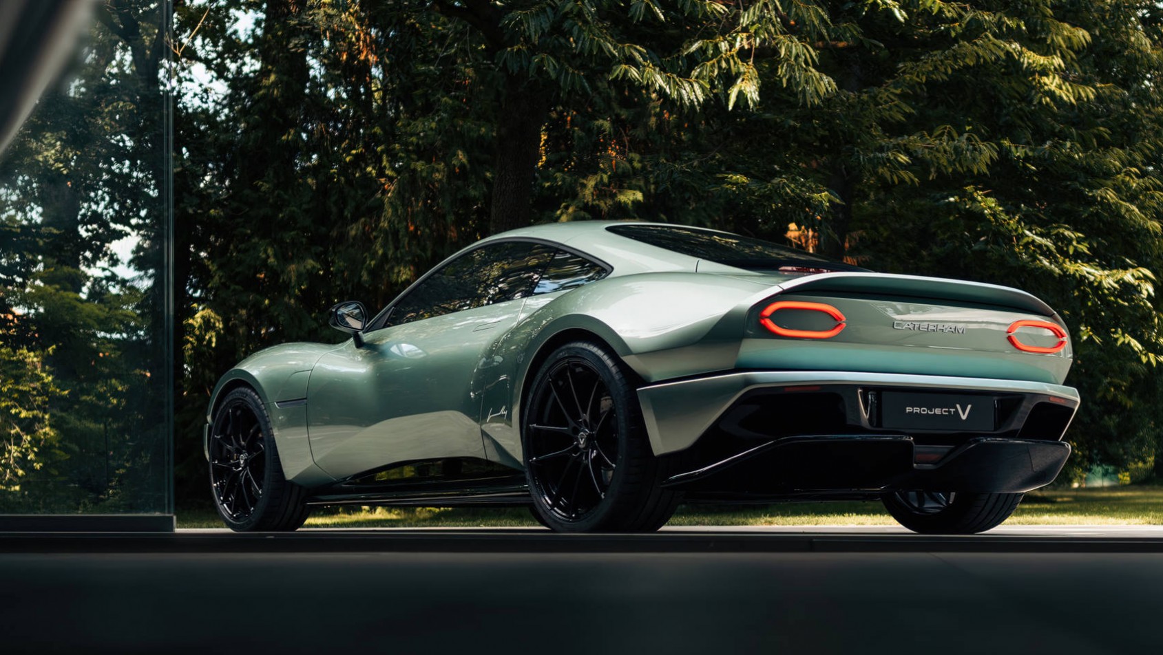 Caterham Project V tył z dołu