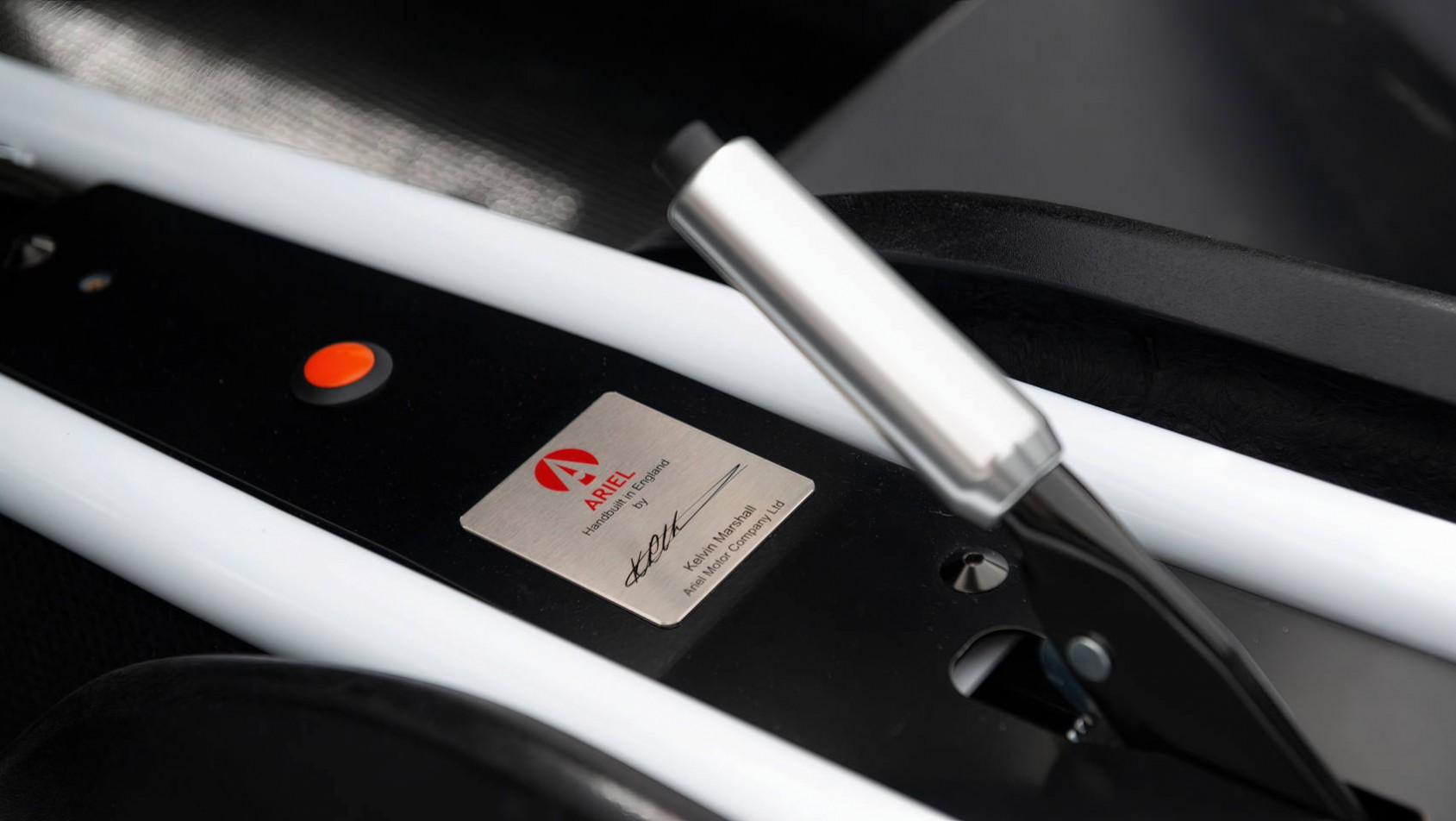 Ariel Atom 4R plakietka