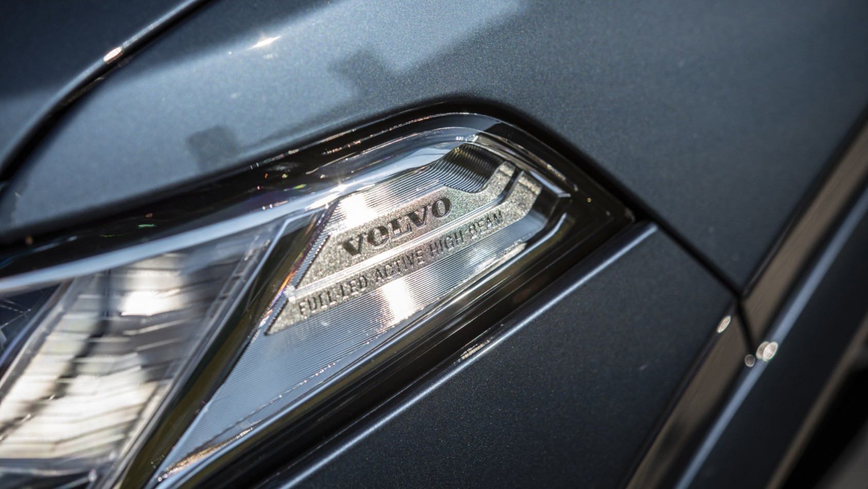 Volvo XC90 Volvo XC90 T8 recharge test detal lampy