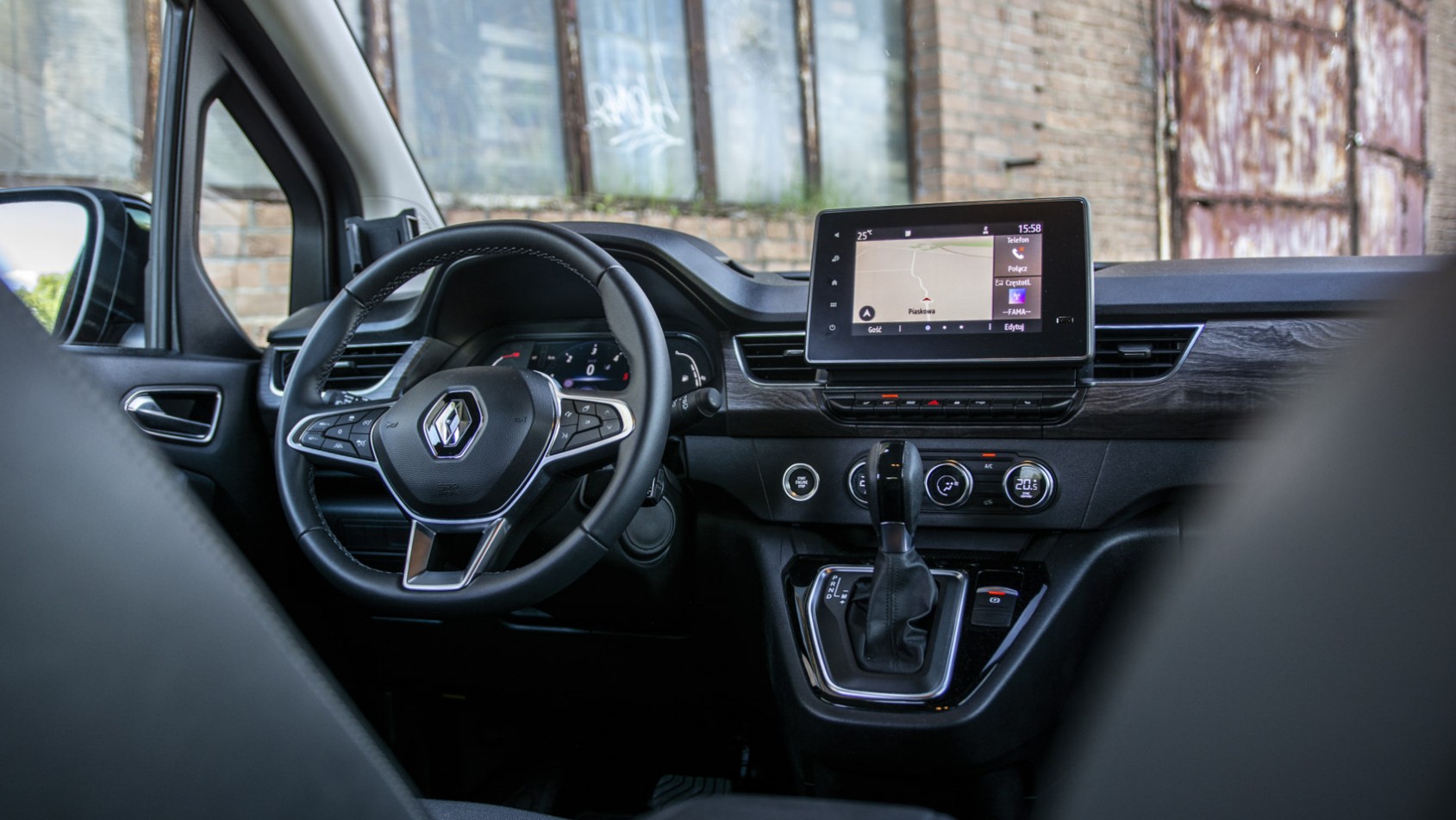 Renault Kangoo diesel kokpit