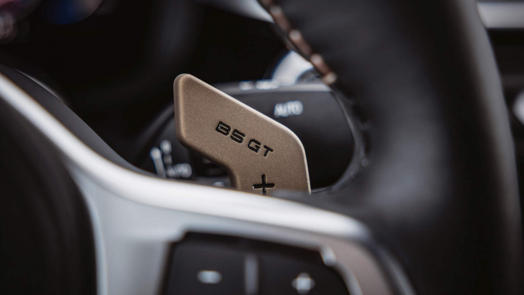 Alpina B5 GT Alpina B5 GT - manetki do zmiany biegów