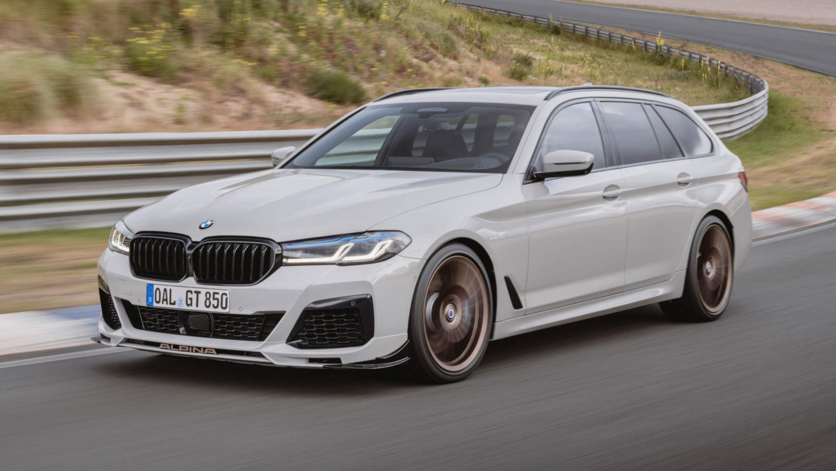 Alpina B5 GT Alpina B5 GT - podczas jazdy na ulicy
