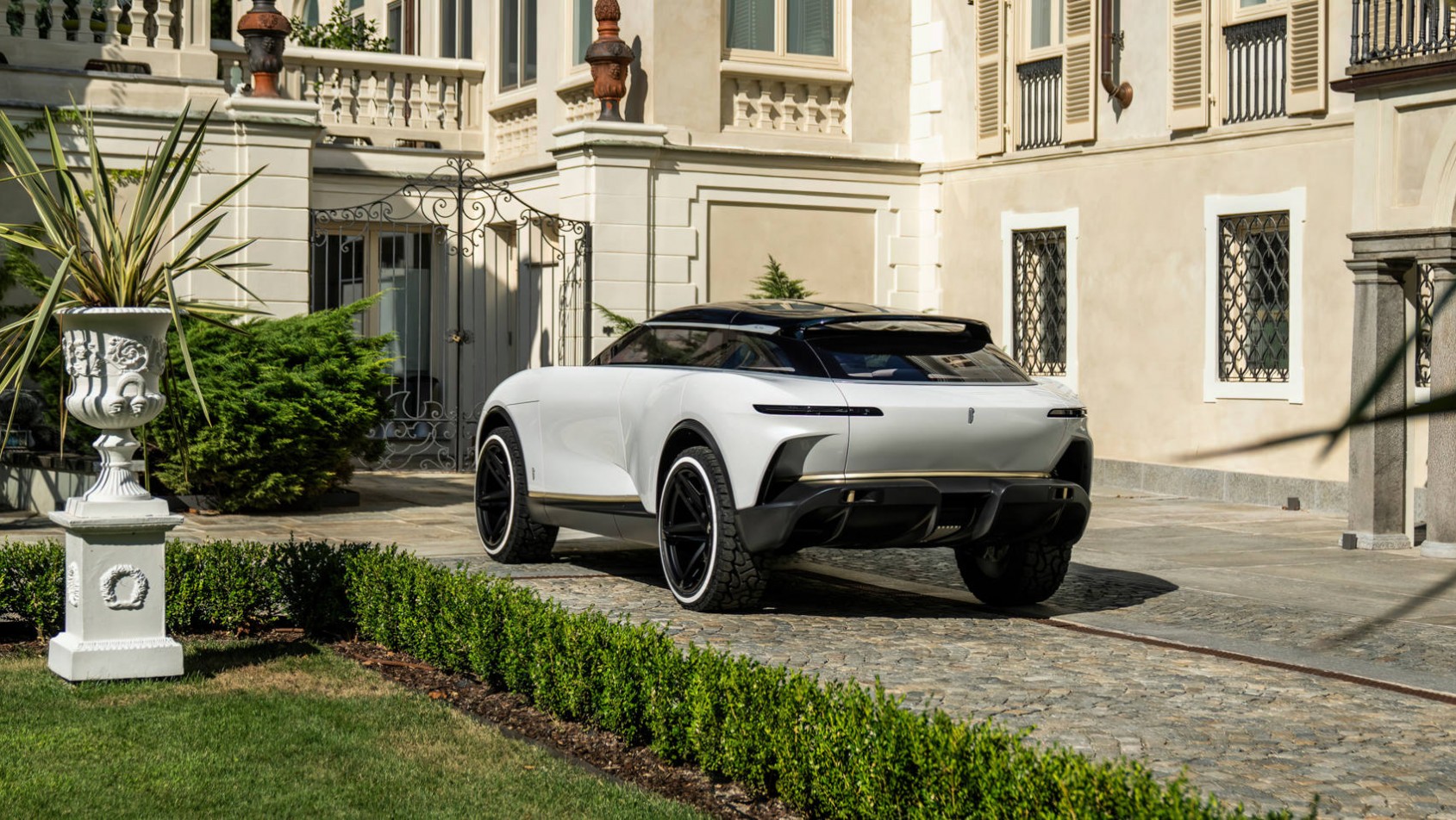 Pininfarina Pura Vision koncept sylwetka tył