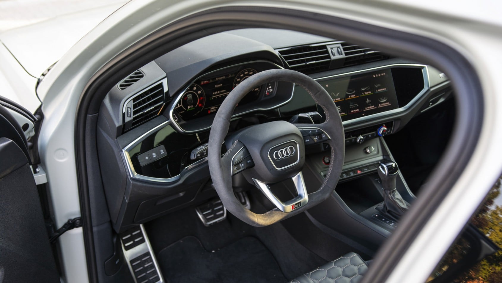 Audi RS Q3 10 years kokpit