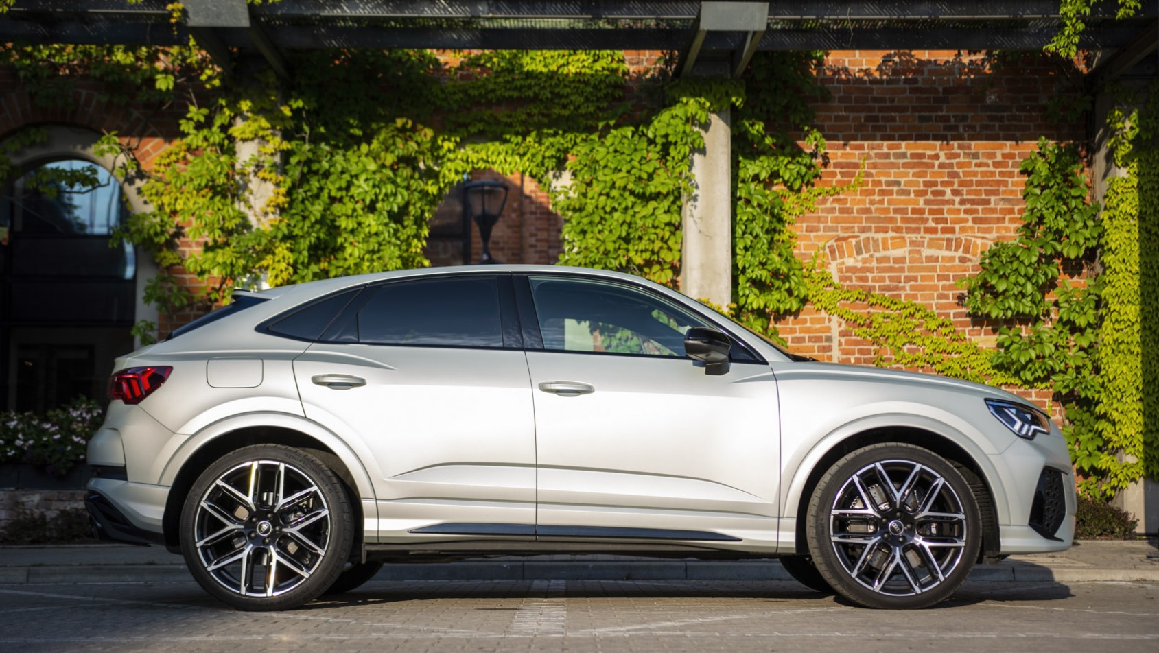 Audi RS Q3 10 years profil