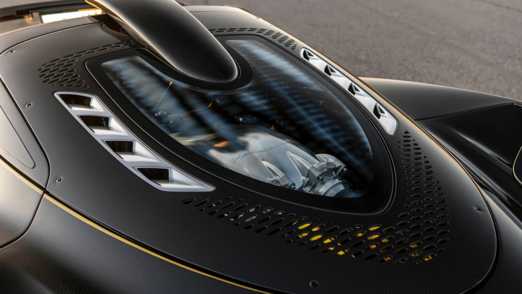 Hennessey Venom F5 Revolution Roadster pokrywa silnika