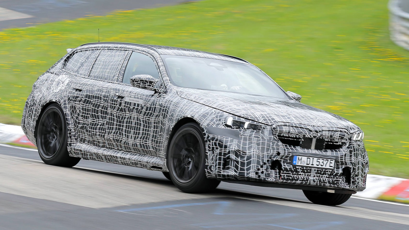 BMW M5 Touring spyshot kamuflaż