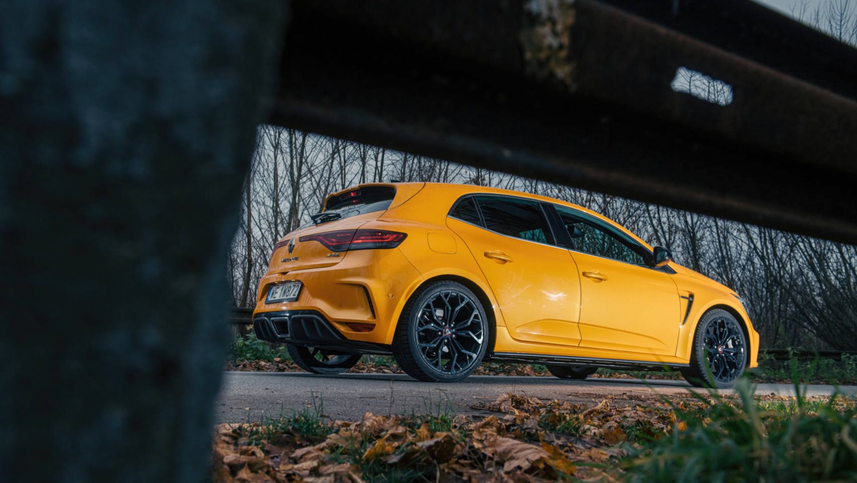 Renault Megane R.S. - żółty kolor i charakterystyczna sylwetka